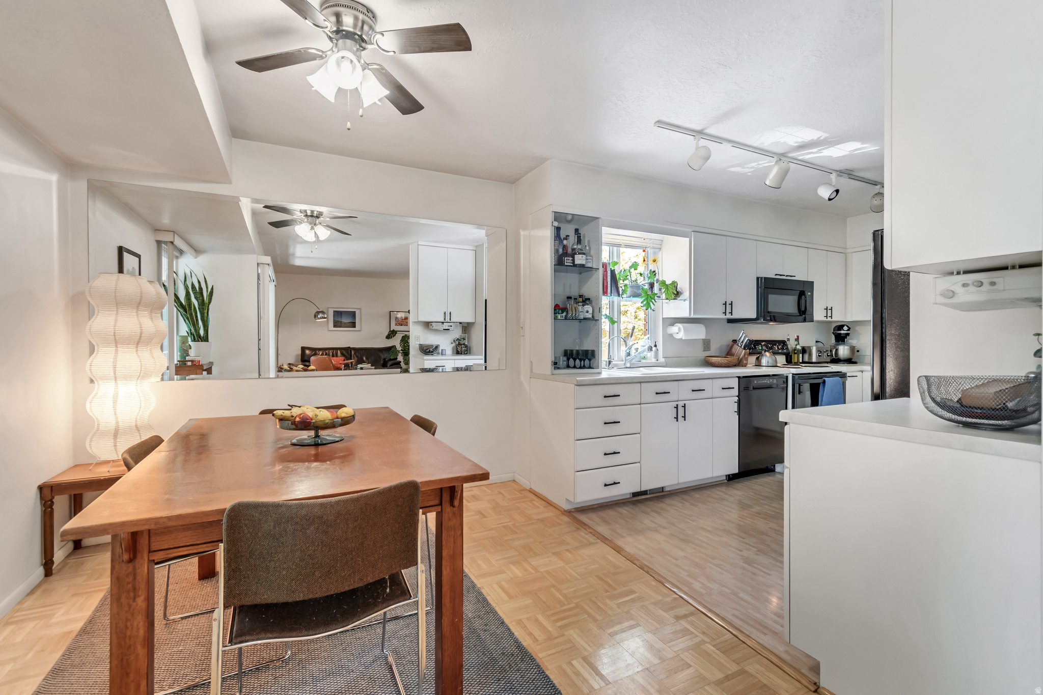 EASTON IN HOLLADAY COND - Residential