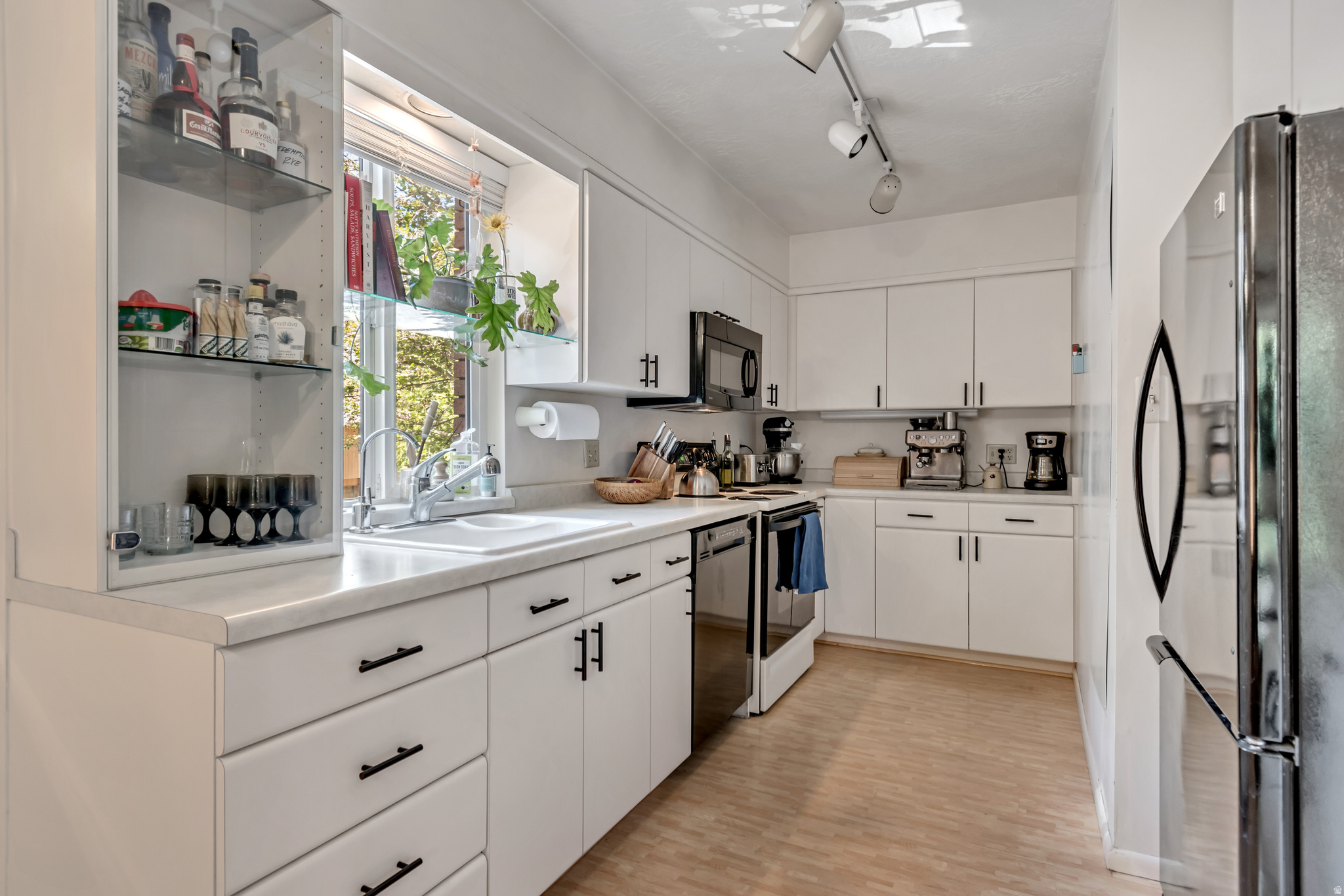 EASTON IN HOLLADAY COND - Residential