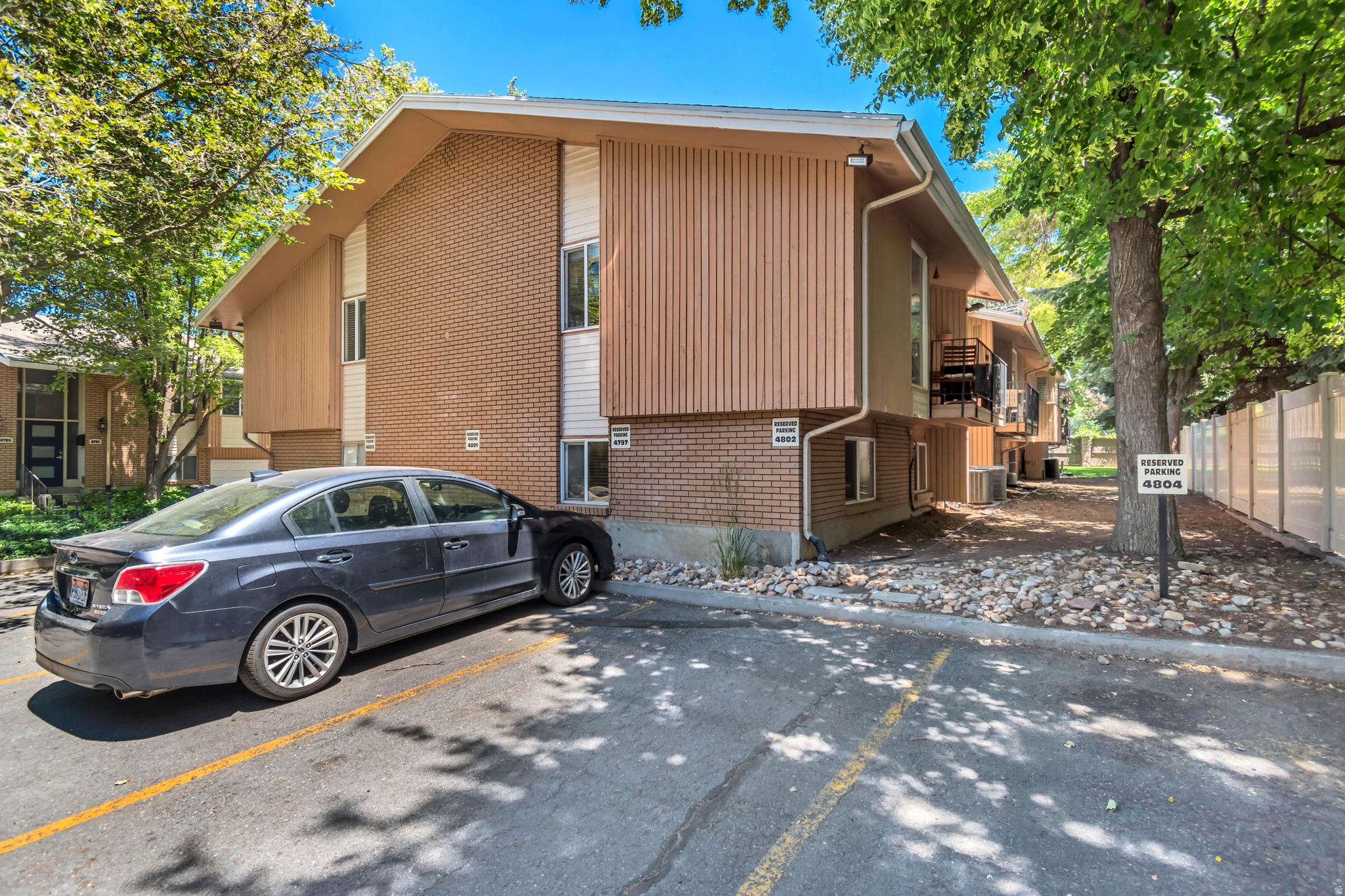 EASTON IN HOLLADAY COND - Residential