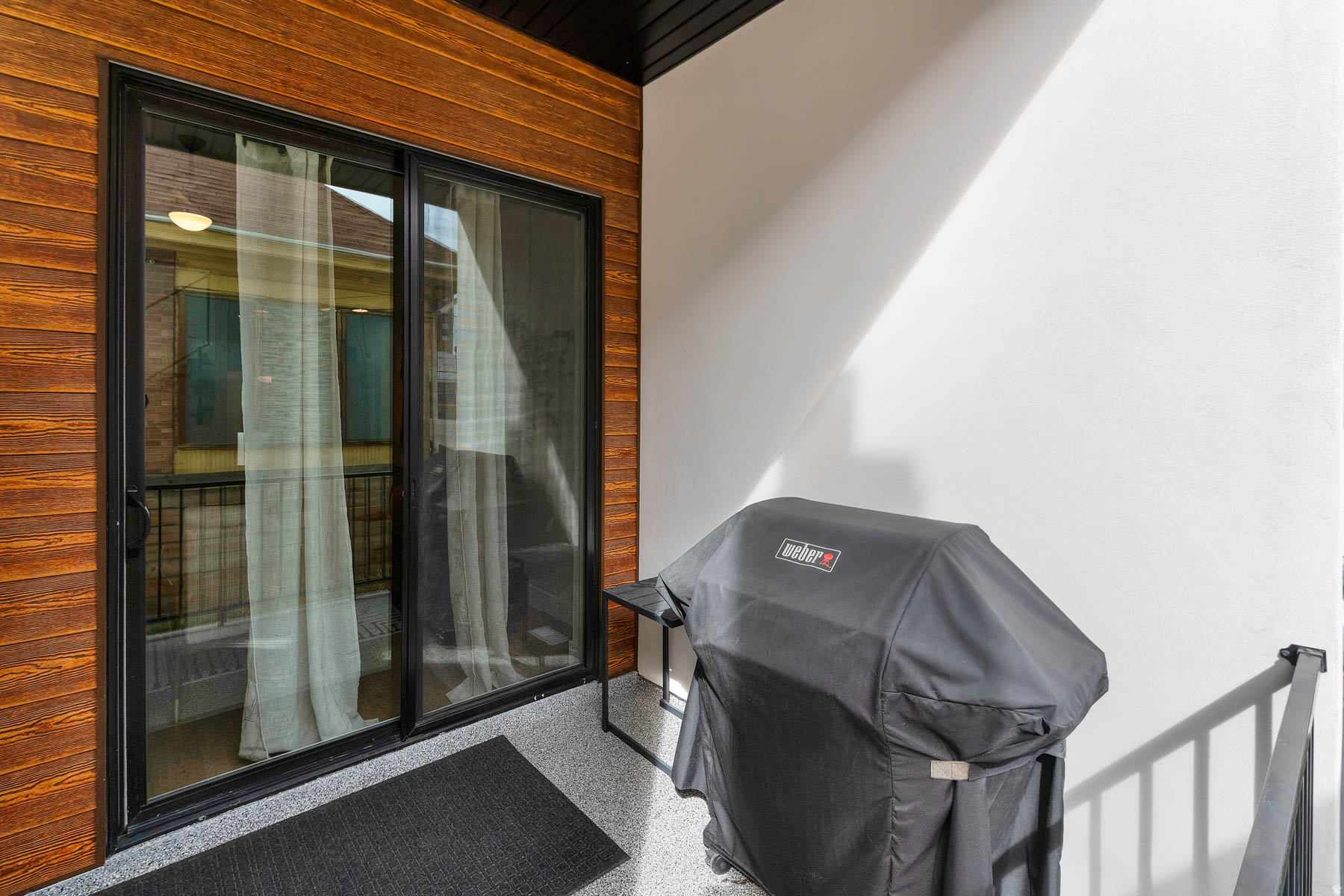 THE GEORGES CONDOMINIUM - Residential