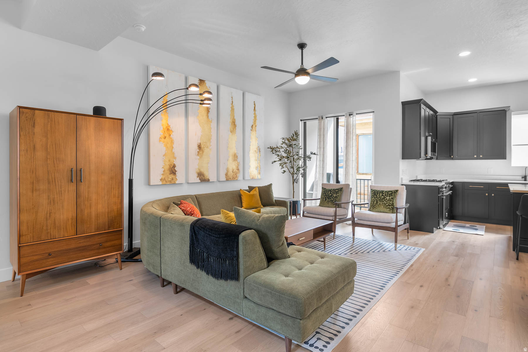 THE GEORGES CONDOMINIUM - Residential