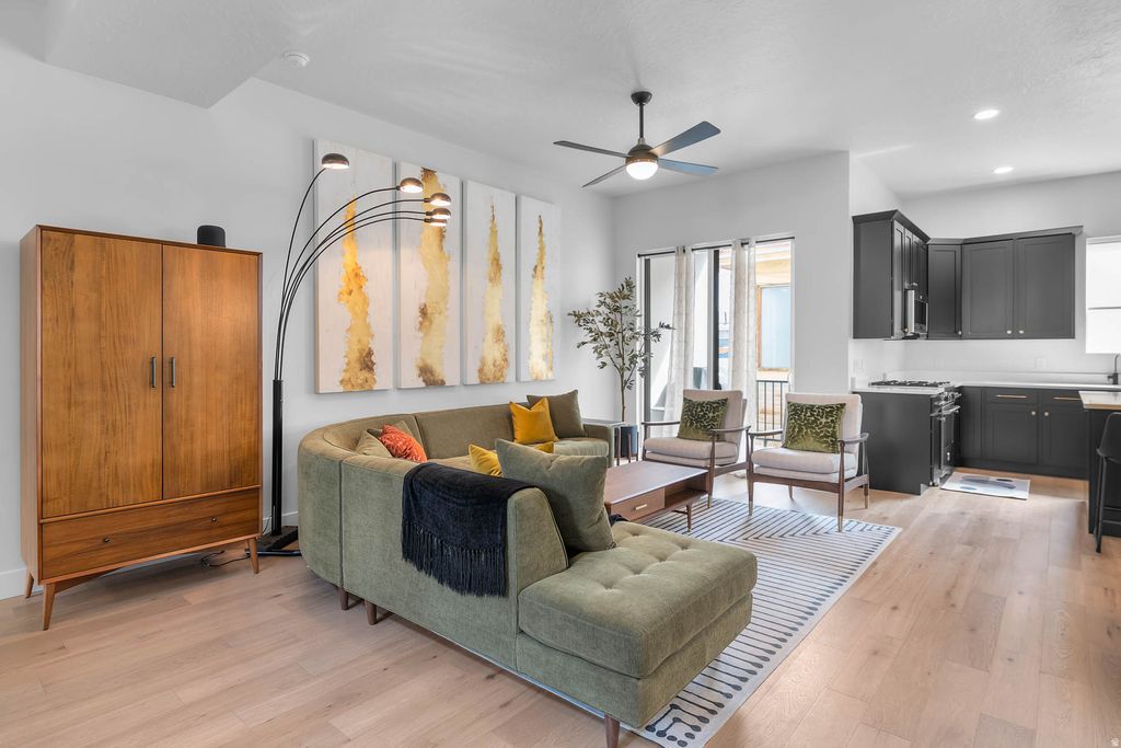 Photo of 869 S WASHINGTON ST #2, Salt Lake City, UT 84101 (MLS # 2145874)