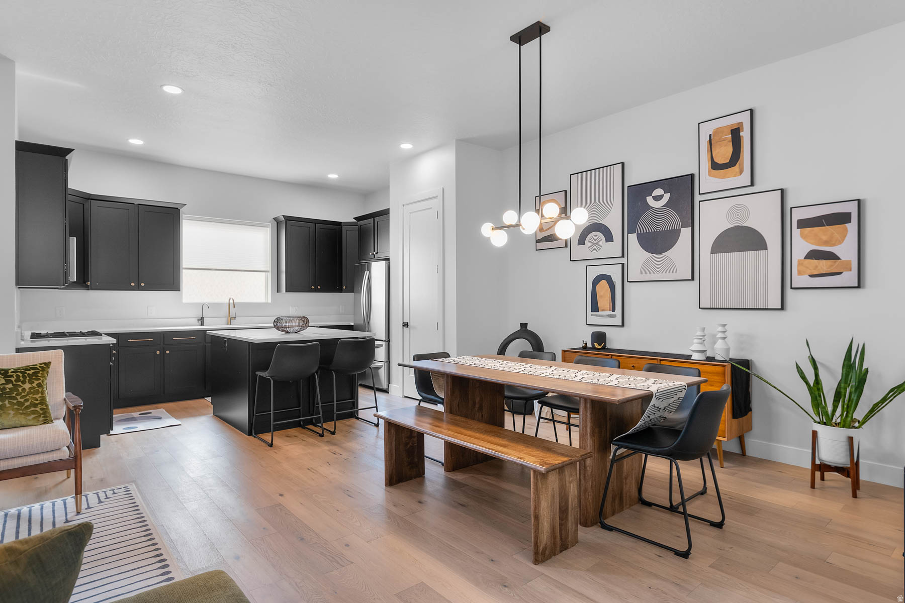 THE GEORGES CONDOMINIUM - Residential