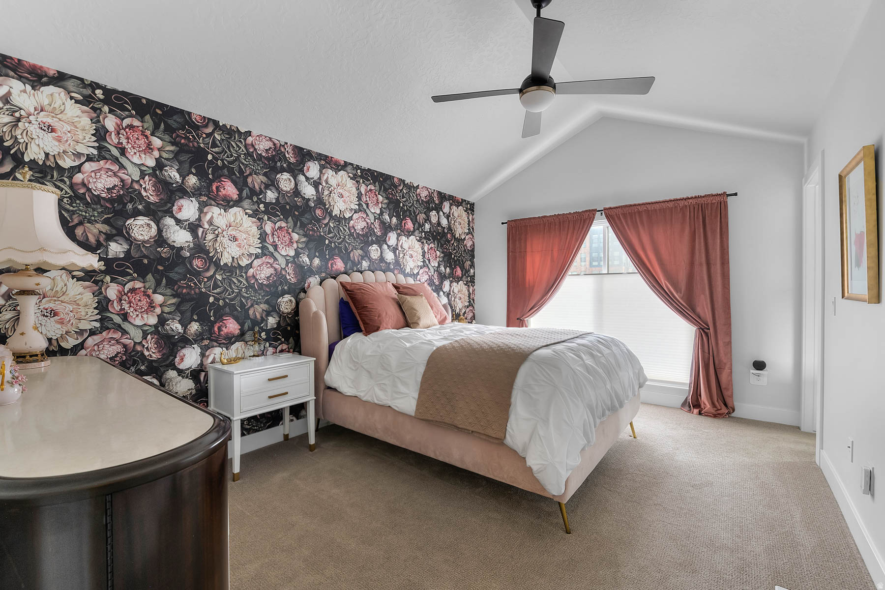 THE GEORGES CONDOMINIUM - Residential