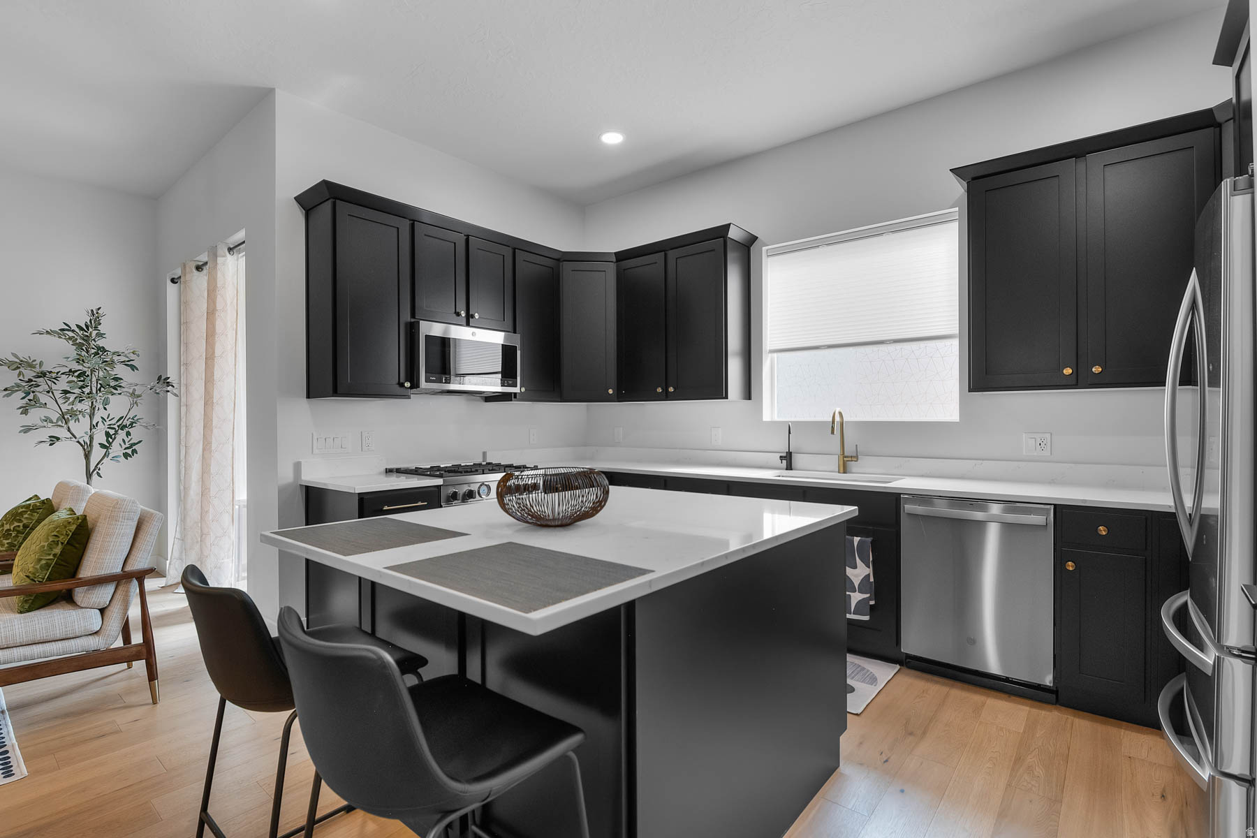 THE GEORGES CONDOMINIUM - Residential