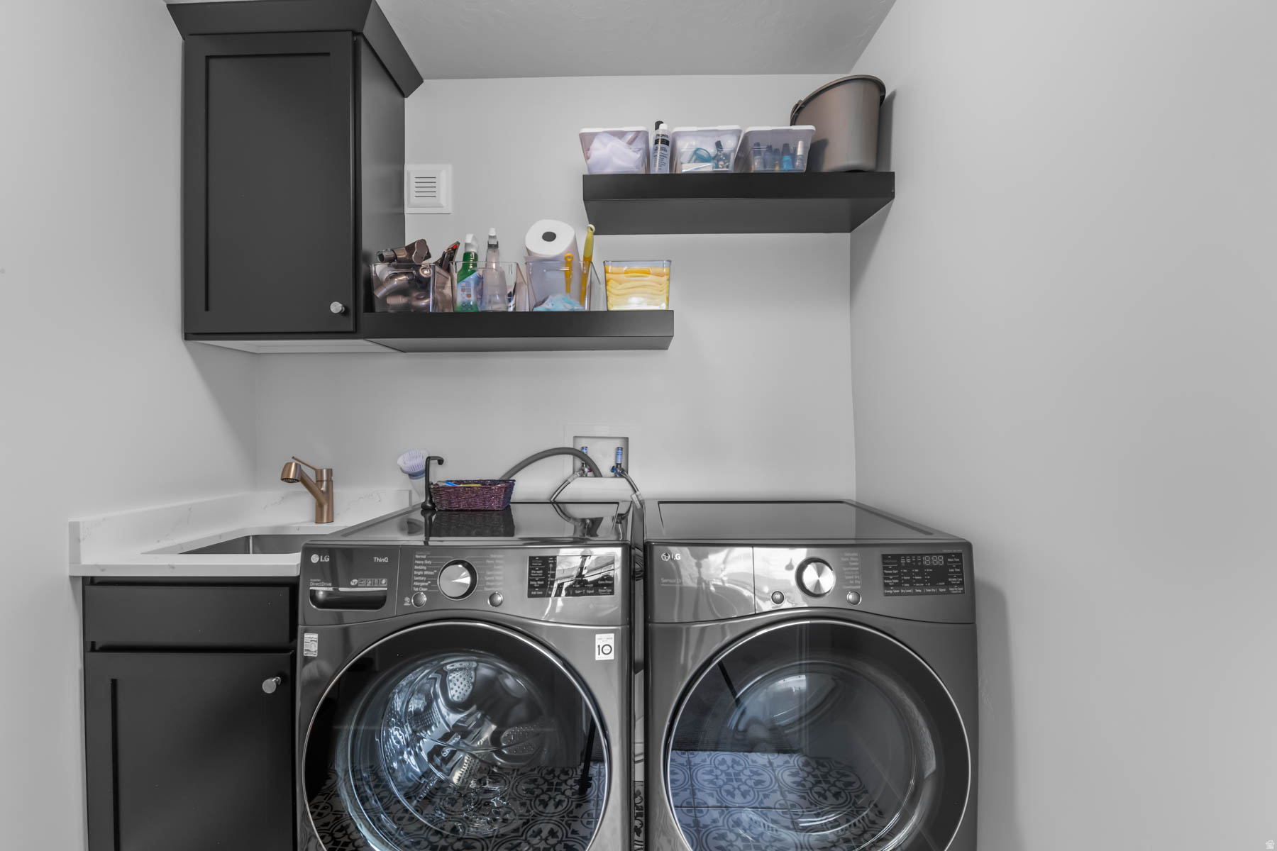 THE GEORGES CONDOMINIUM - Residential