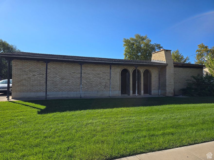 A great opportunity to build some equity.  This home has great bones and with some cosmetic repairs will be worth well over the current asking price!  Also, commercial potential if desired!