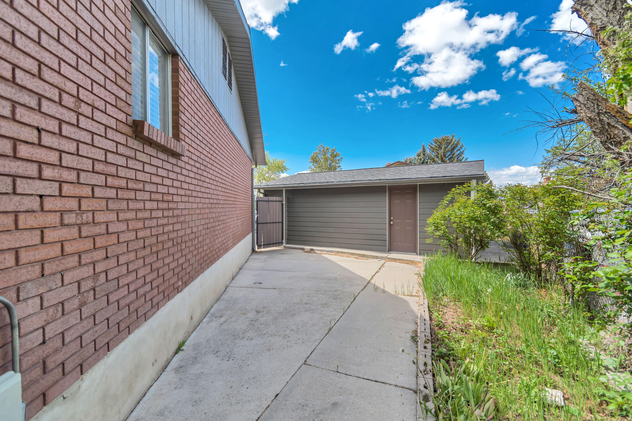 CENTRAL ESTATES - Residential Income