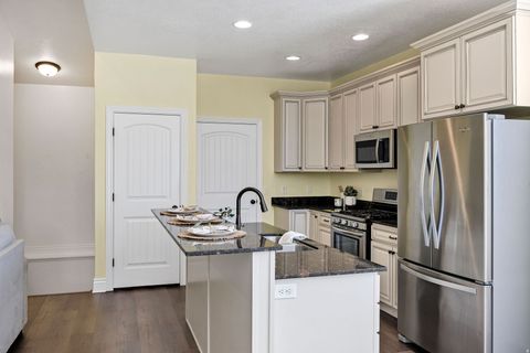 Tiny photo for 122 E 690 S, Smithfield, UT 84335 (MLS # 2154833)