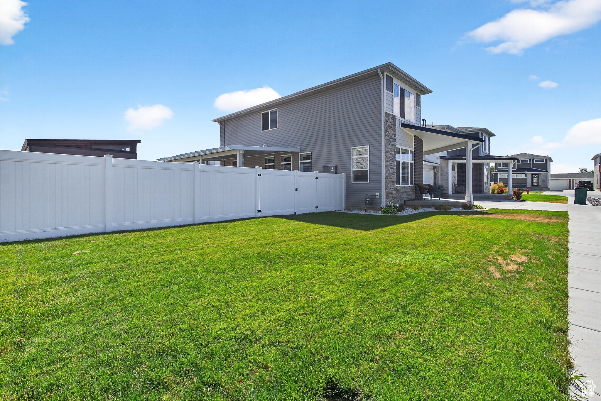 YULISA ESTATES - Residential Income