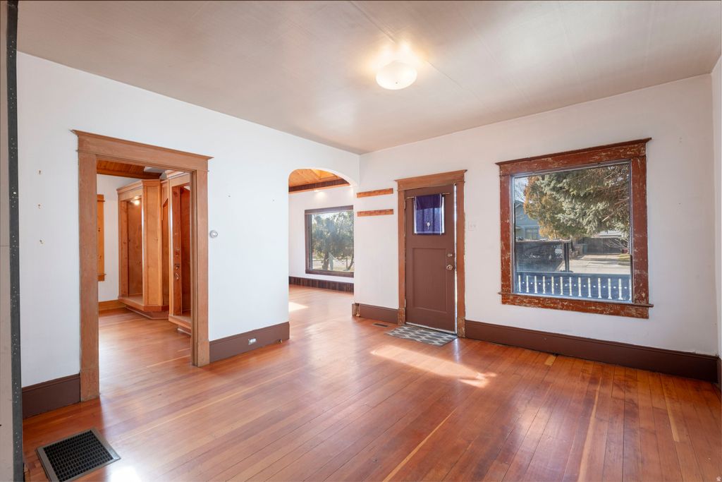 Photo of 2297 S WINDSOR ST, Salt Lake City, UT 84106 (MLS # 2145849)