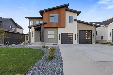 Photo of 1326 E SUNSET CT #304, Ogden, UT 84403 (MLS # 2179848)