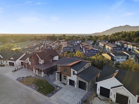 Tiny photo for 1326 E SUNSET CT #304, Ogden, UT 84403 (MLS # 2179848)