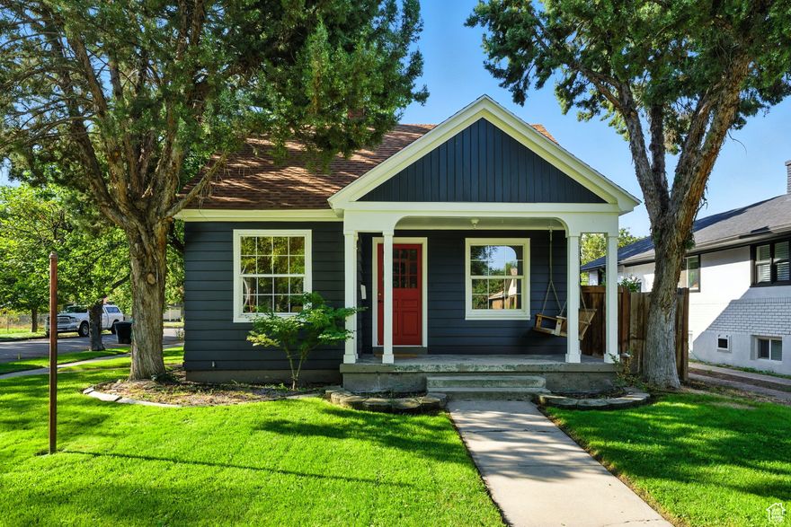 Square footage figures are provided as a courtesy estimate only and were obtained from measurements.  Buyer is advised to obtain an independent measurement.