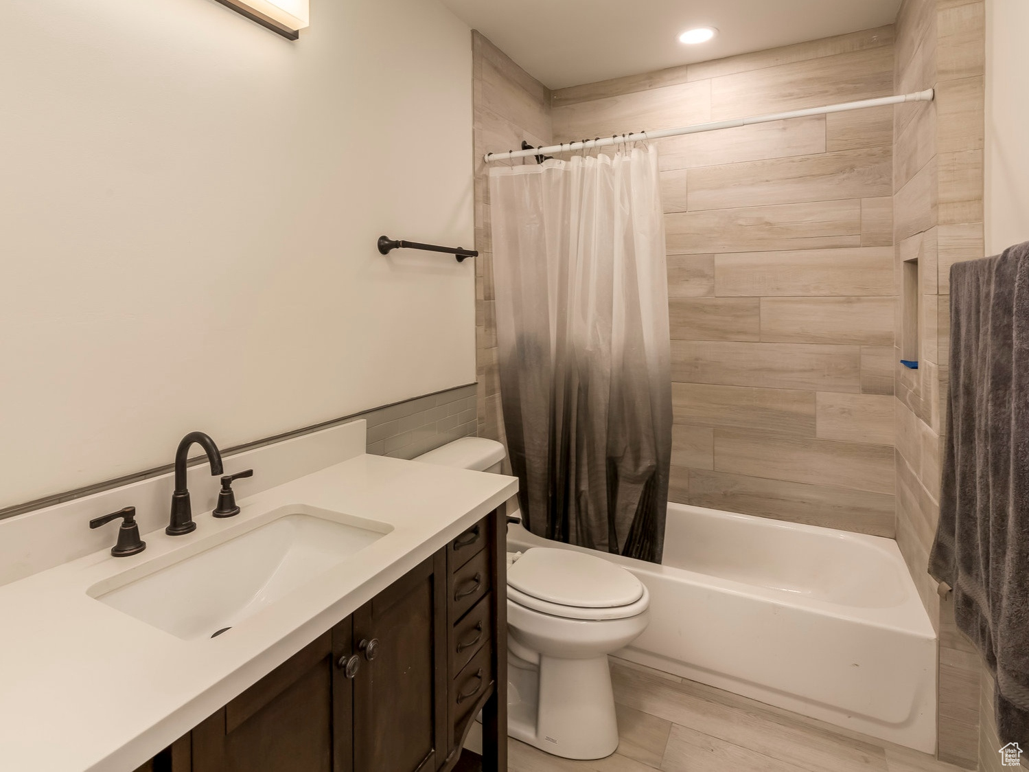 VILLAGE GARDENS - Residential