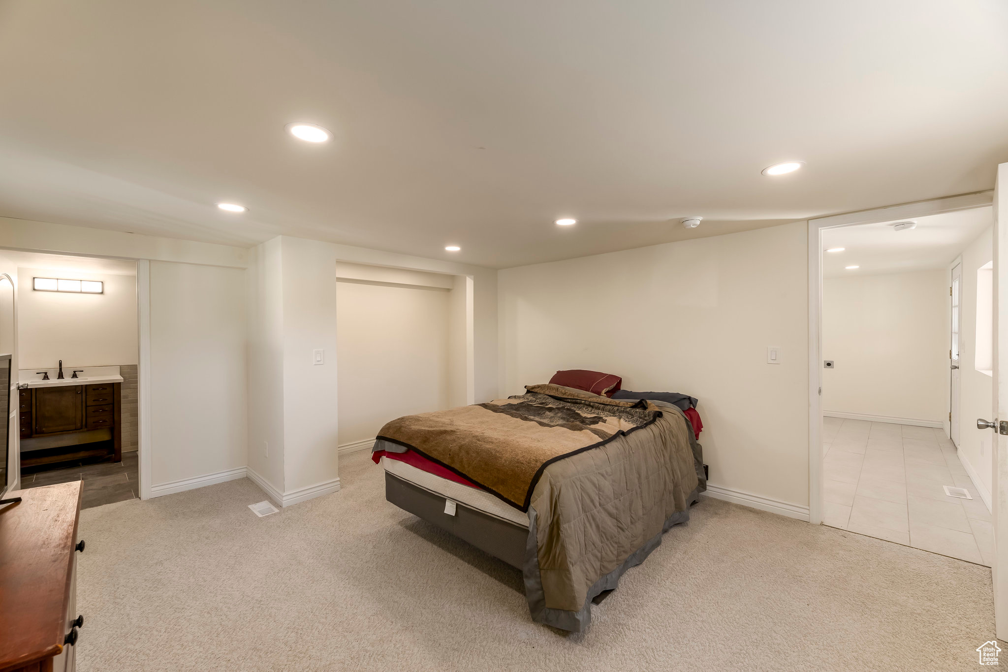 VILLAGE GARDENS - Residential