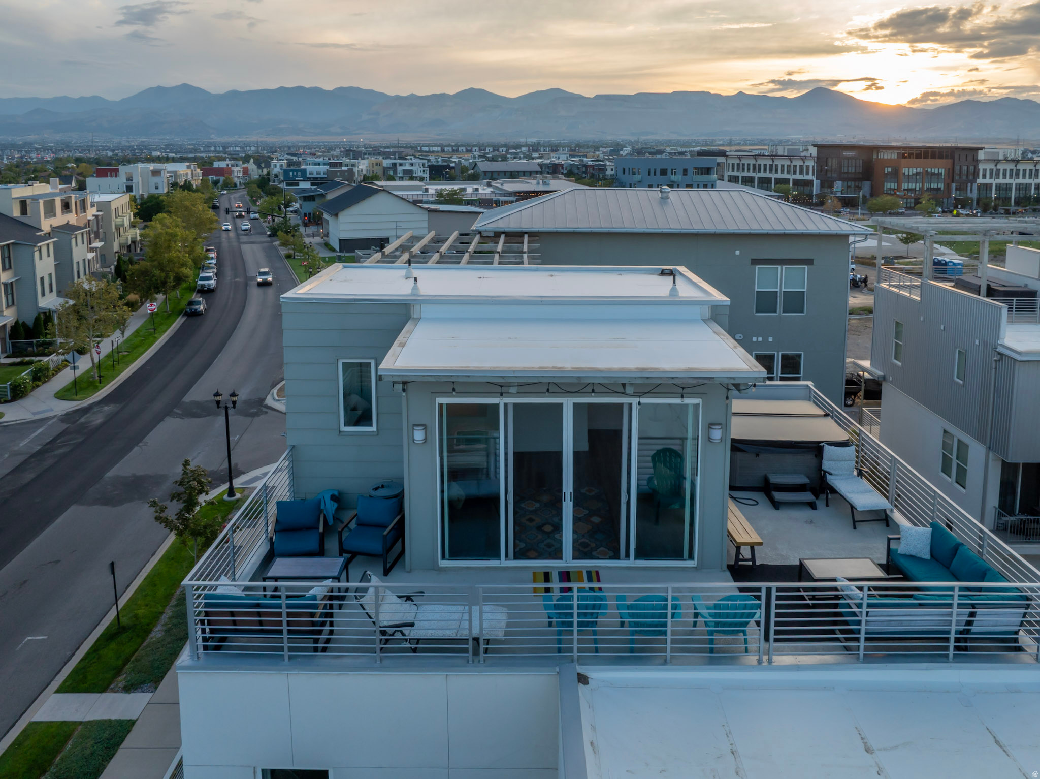 DAYBREAK - Residential