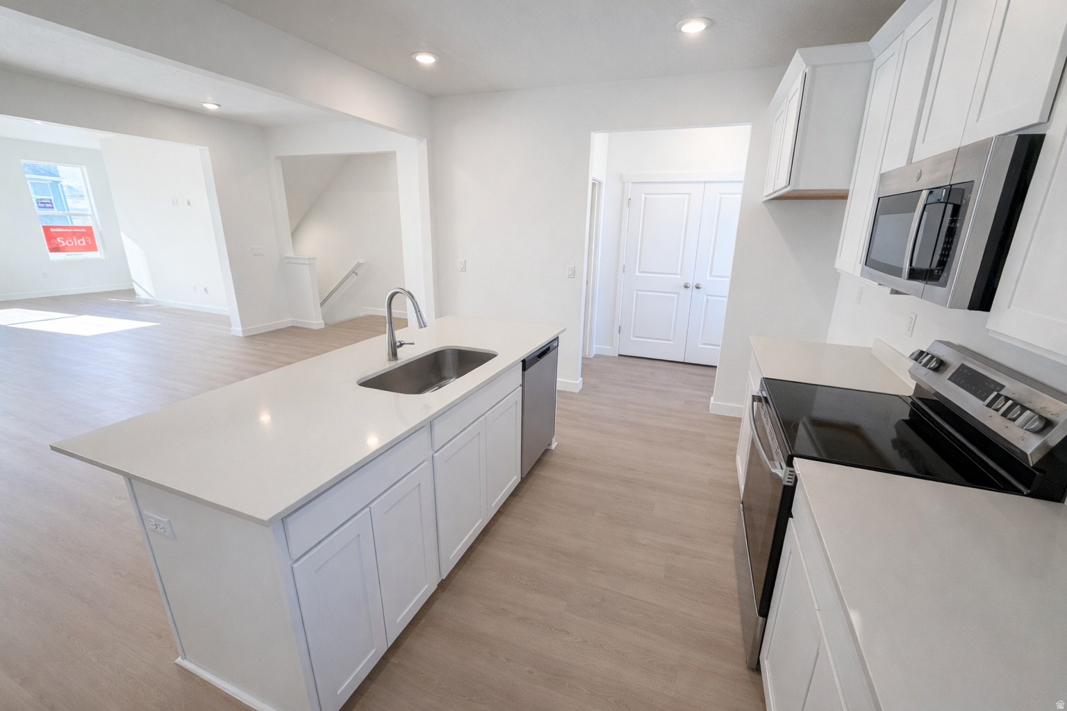 BEACON POINTE - Residential