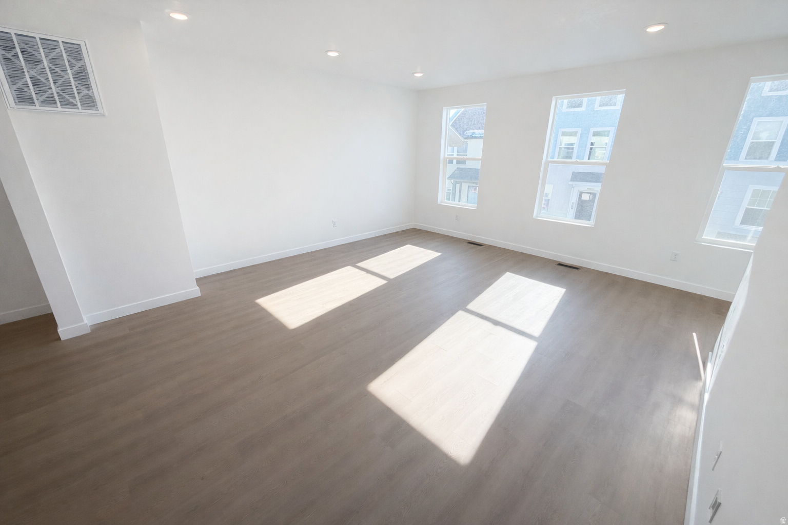 BEACON POINTE - Residential