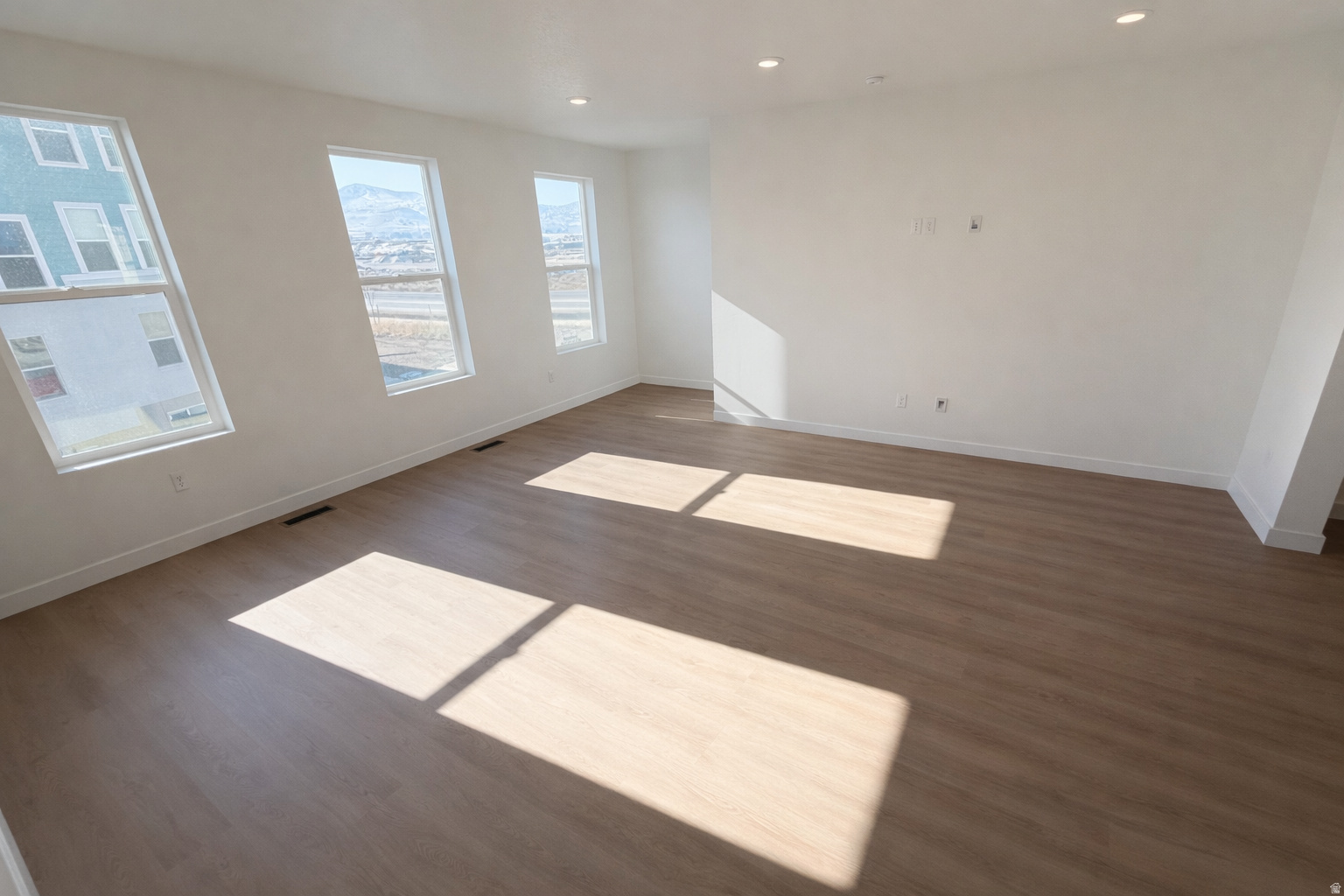 BEACON POINTE - Residential