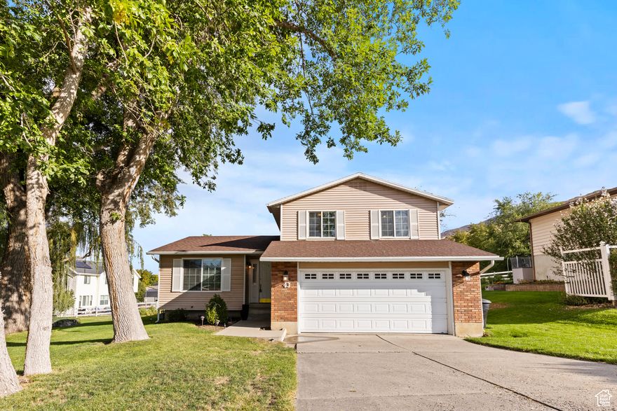 This trilevel starter home offers 3 bedrooms, 2 baths, and a 2car garage in a wellestablished neighborhood. Updates include roof, furnace, water heater, plus new garage door & opener. Enjoy beautiful mountain views and convenience-minutes from retail & dining at Parrish Lane, Station Park in Farmington, and quick access to SLC downtown & the airport. Perfect for firsttime buyers seeking comfort and location and a home to make their own.