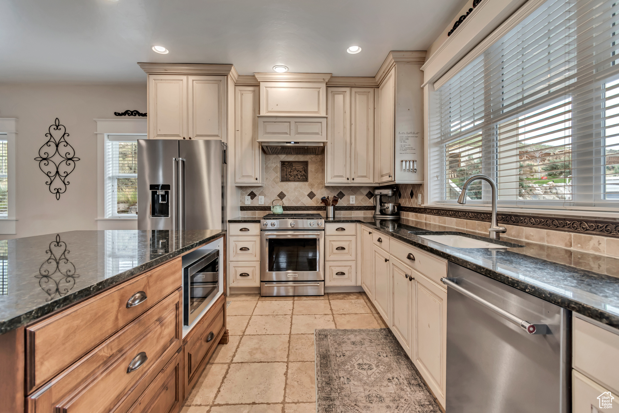 2032 E Pinecone Rd, Eagle Mountain, Utah image 14