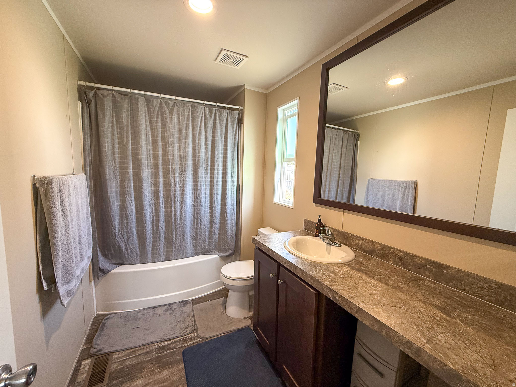 ROLLING HILLS ESTATES - Residential