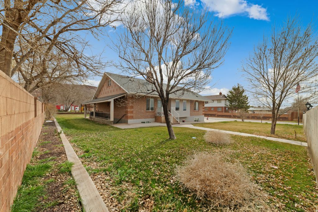 Photo of 720 N CENTRAL ST, Hildale, UT 84784 (MLS # 2140459)