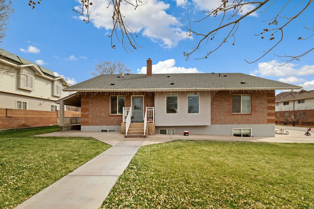Photo of 720 N CENTRAL ST, Hildale, UT 84784 (MLS # 2140459)