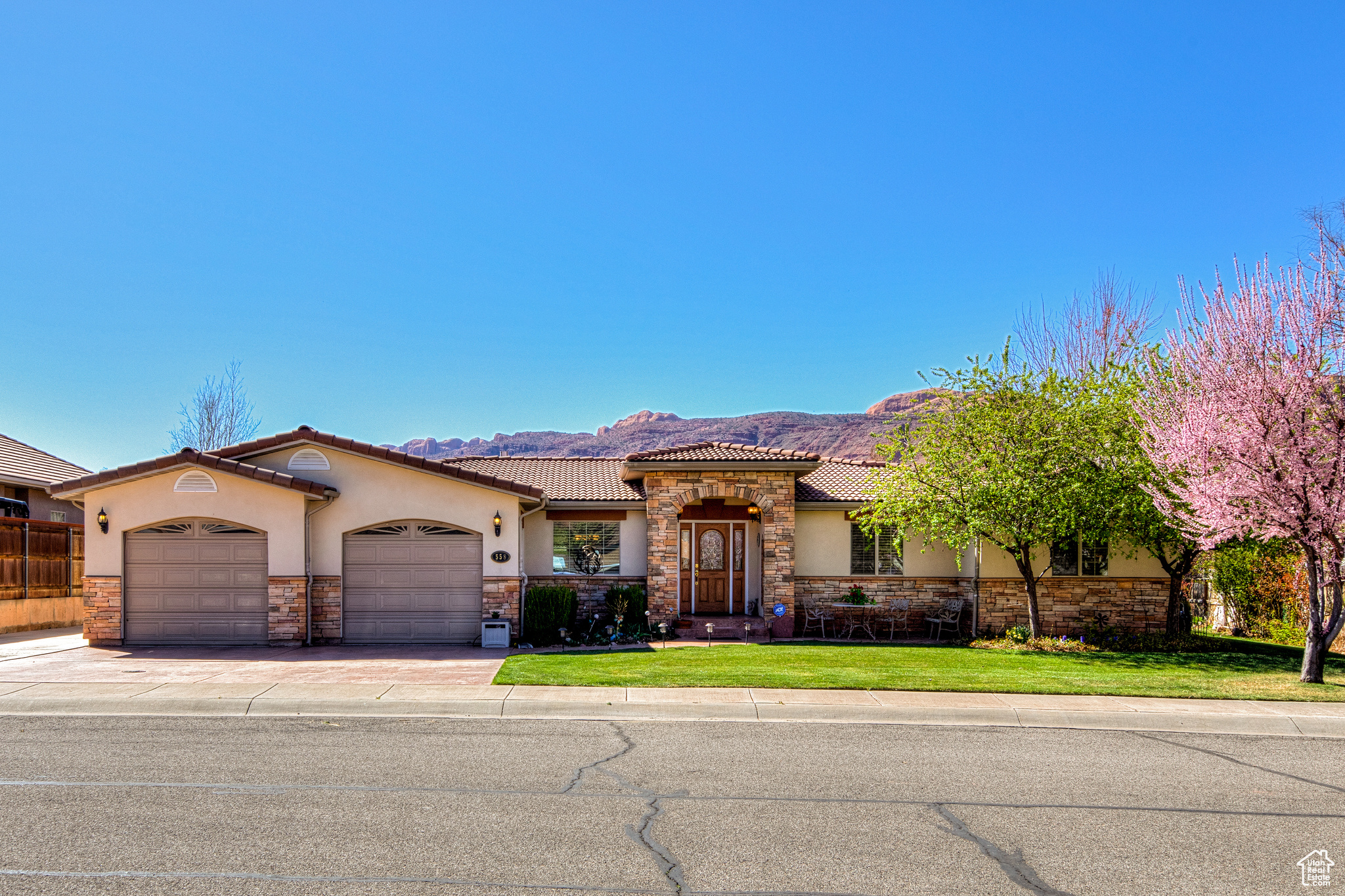 558 Winesap Cir, Moab, Utah image 2