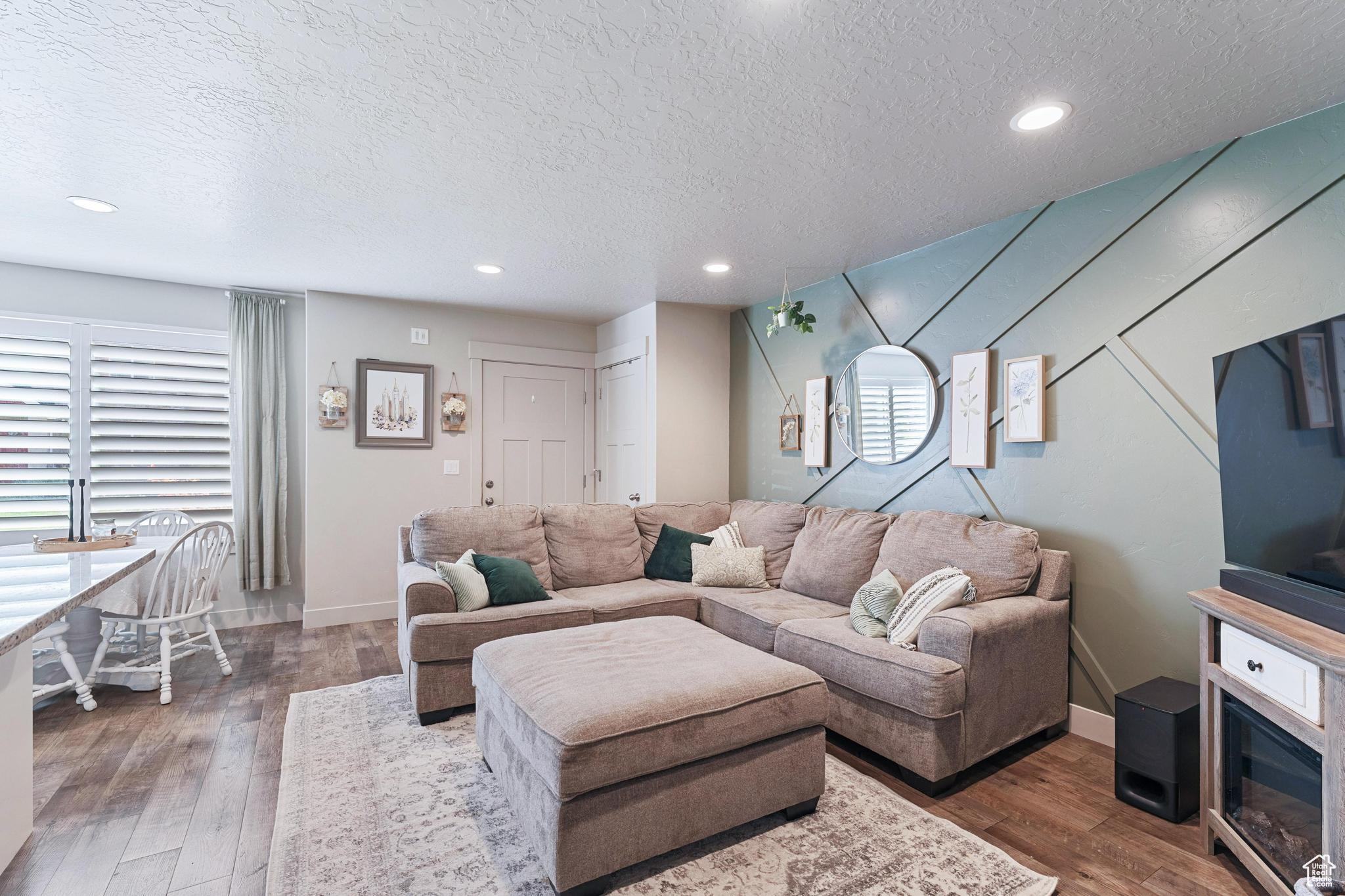 ORCHARD PARK TOWNHOM - Residential