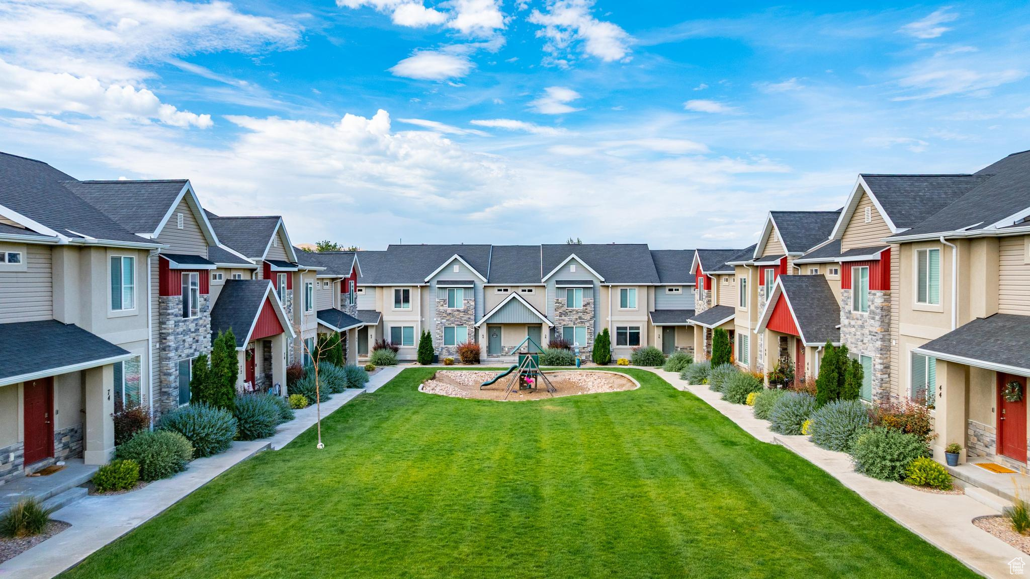 ORCHARD PARK TOWNHOM - Residential