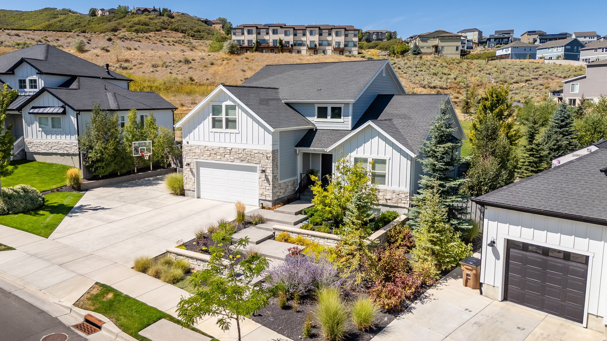 HIDDEN CANYON ESTATE - Residential