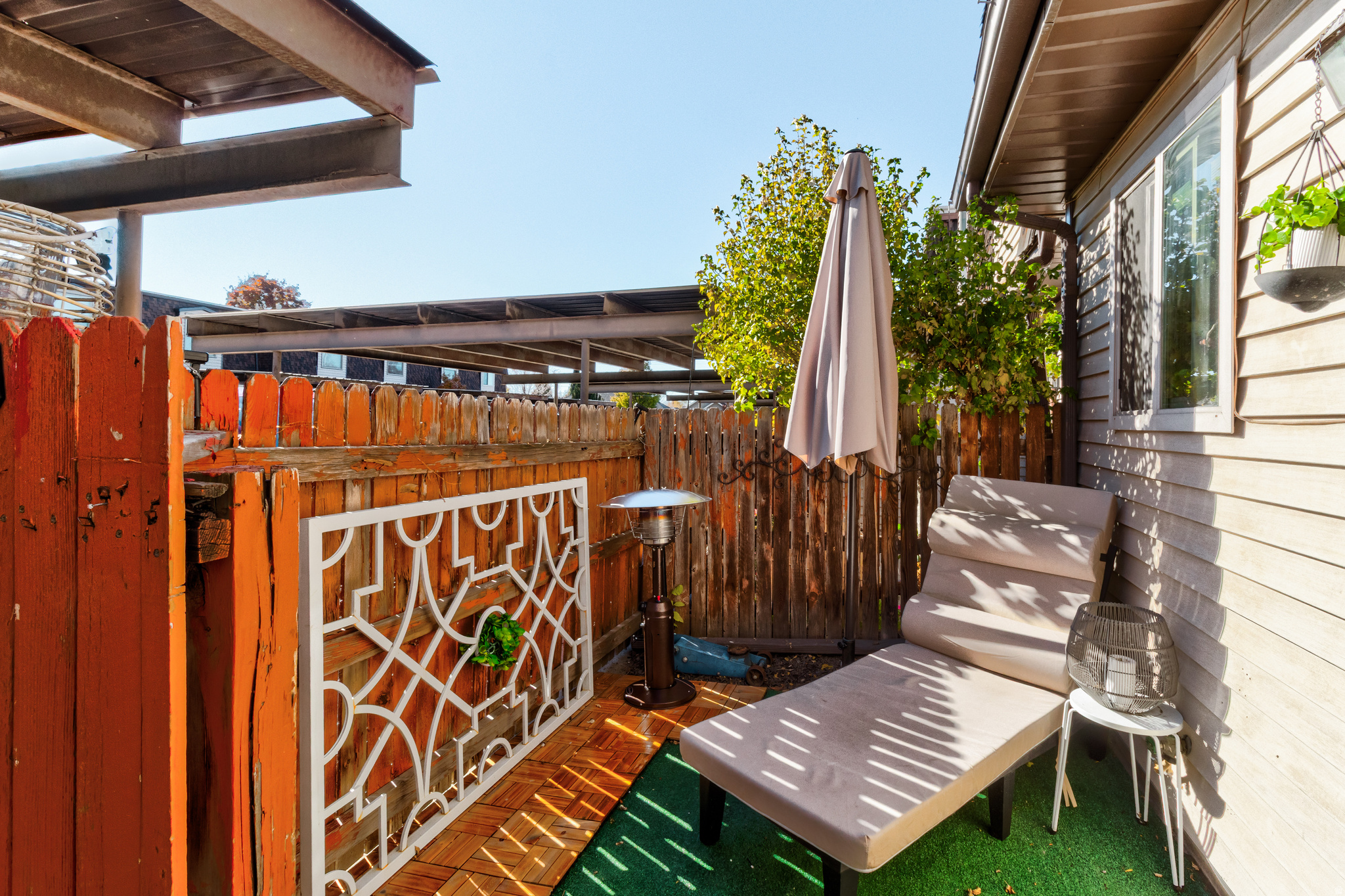 CEDAR SPRINGS CONDOM - Residential