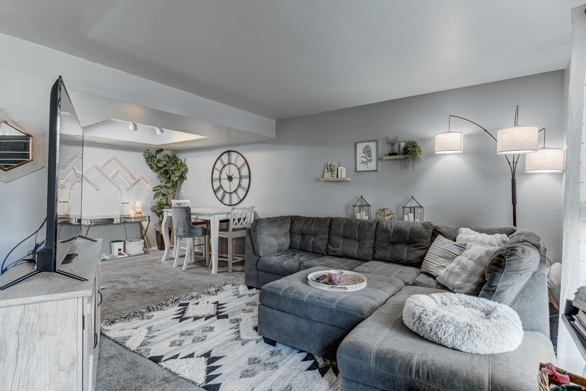 CEDAR SPRINGS CONDOM - Residential