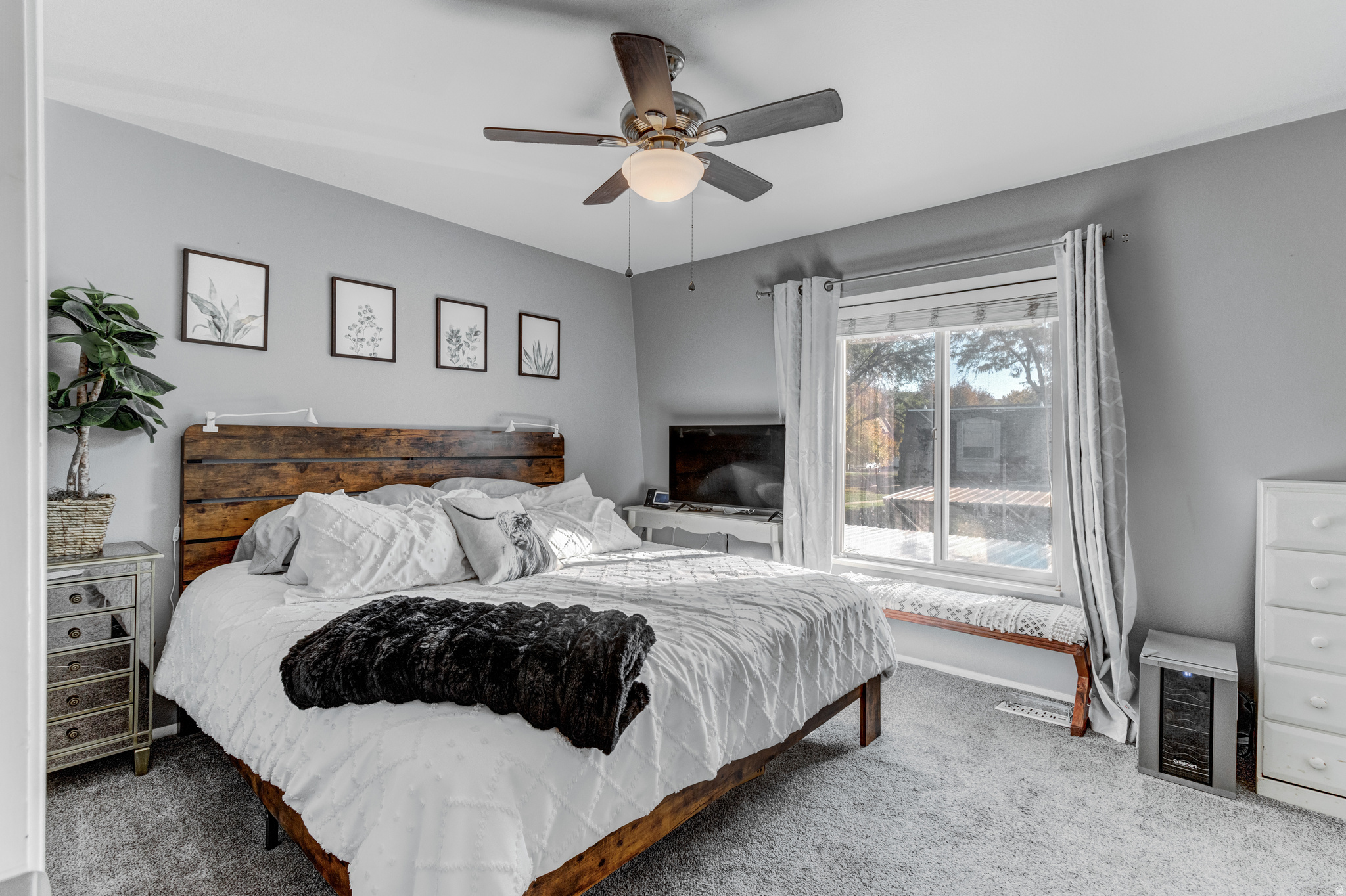 CEDAR SPRINGS CONDOM - Residential