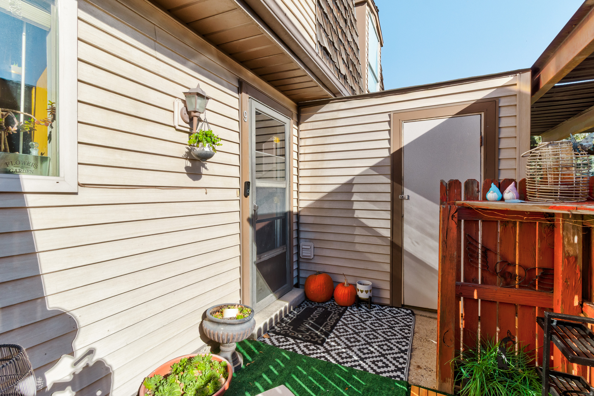 CEDAR SPRINGS CONDOM - Residential