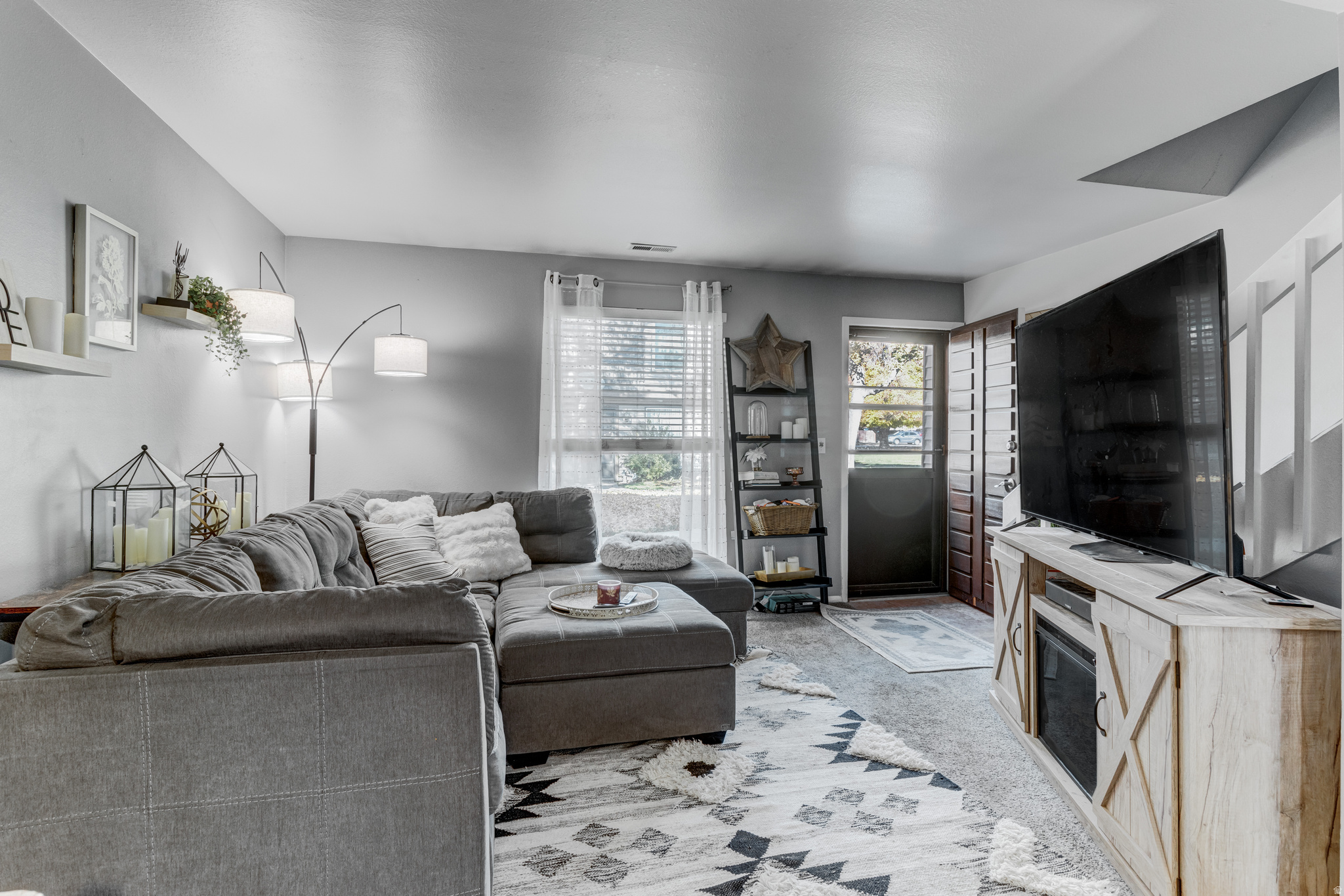 CEDAR SPRINGS CONDOM - Residential