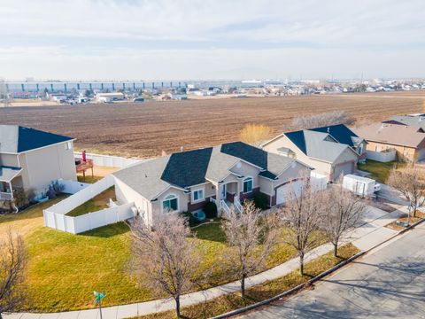 Tiny photo for 589 W 25 N, Clearfield, UT 84015 (MLS # 2136349)