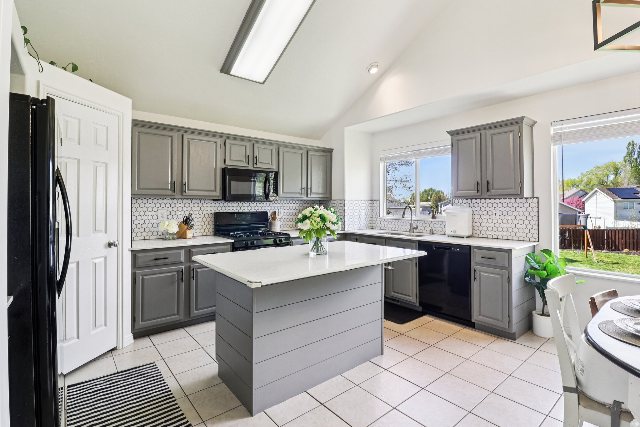 SIERRA ESTATES - Residential