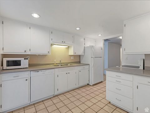 Tiny photo for 875 S DONNER WAY #1402, Salt Lake City, UT 84108 (MLS # 2101705)