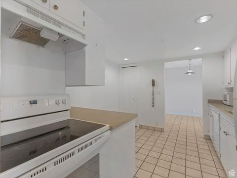 Tiny photo for 875 S DONNER WAY #1402, Salt Lake City, UT 84108 (MLS # 2101705)