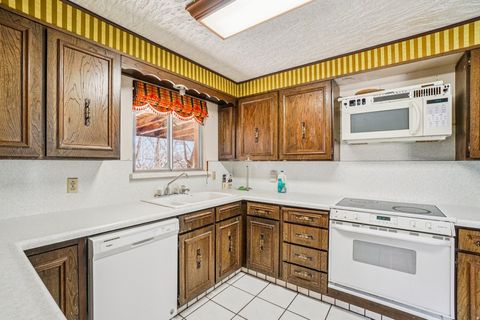 Tiny photo for 333 E 3100 N, North Ogden, UT 84414 (MLS # 2134616)