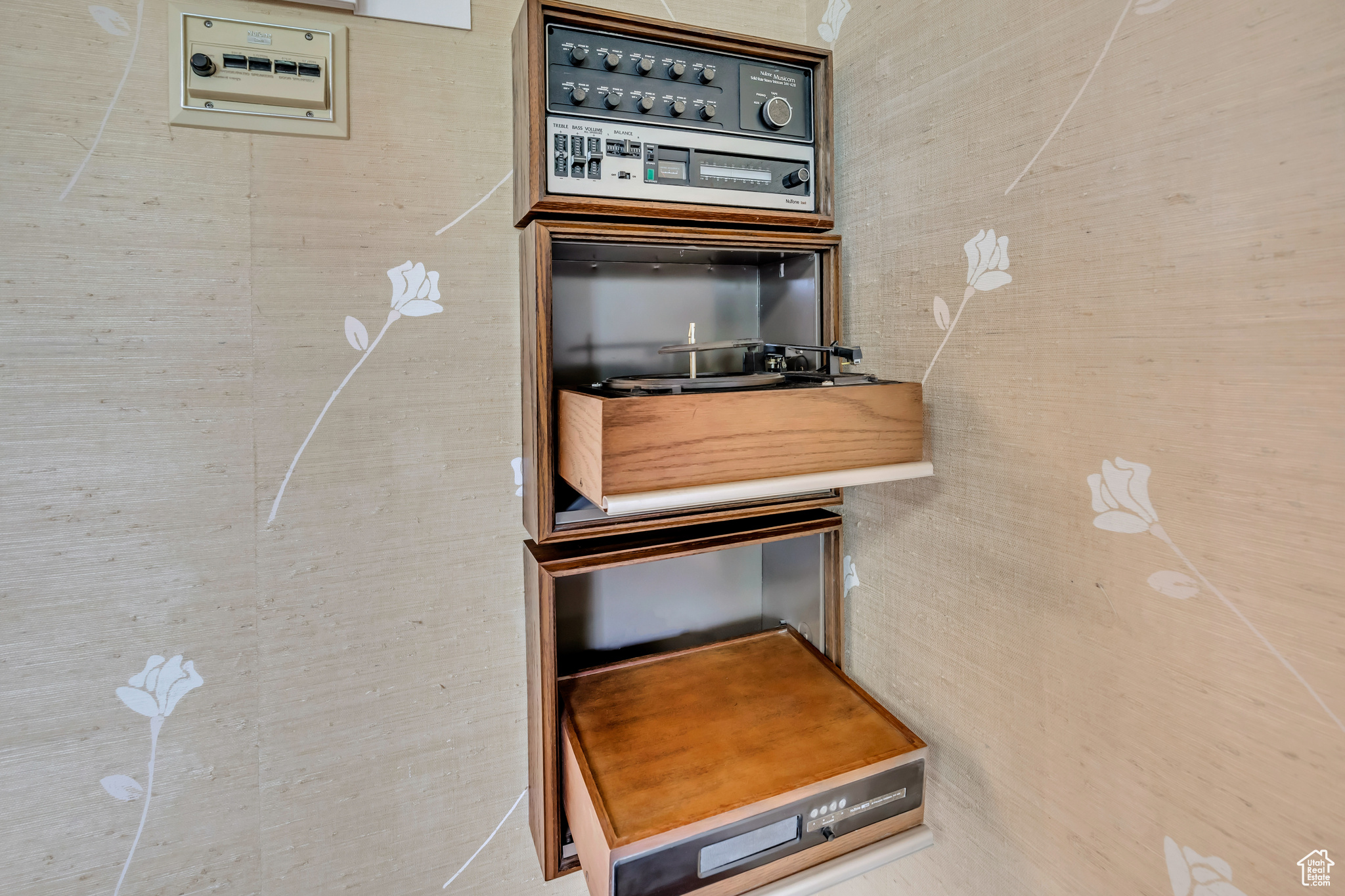 KNOLLWOOD CONDO PH 1 - Residential