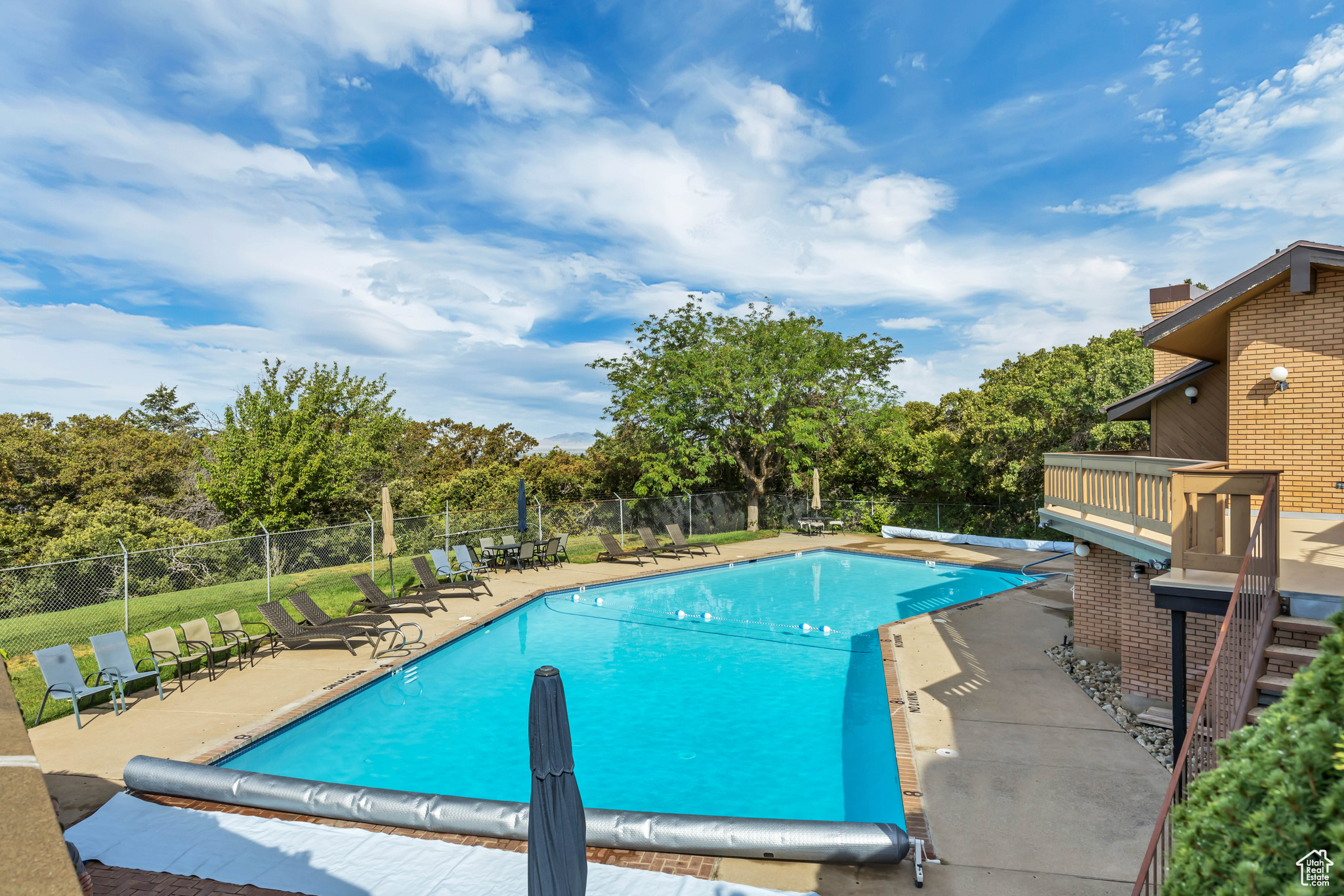 KNOLLWOOD CONDO PH 1 - Residential