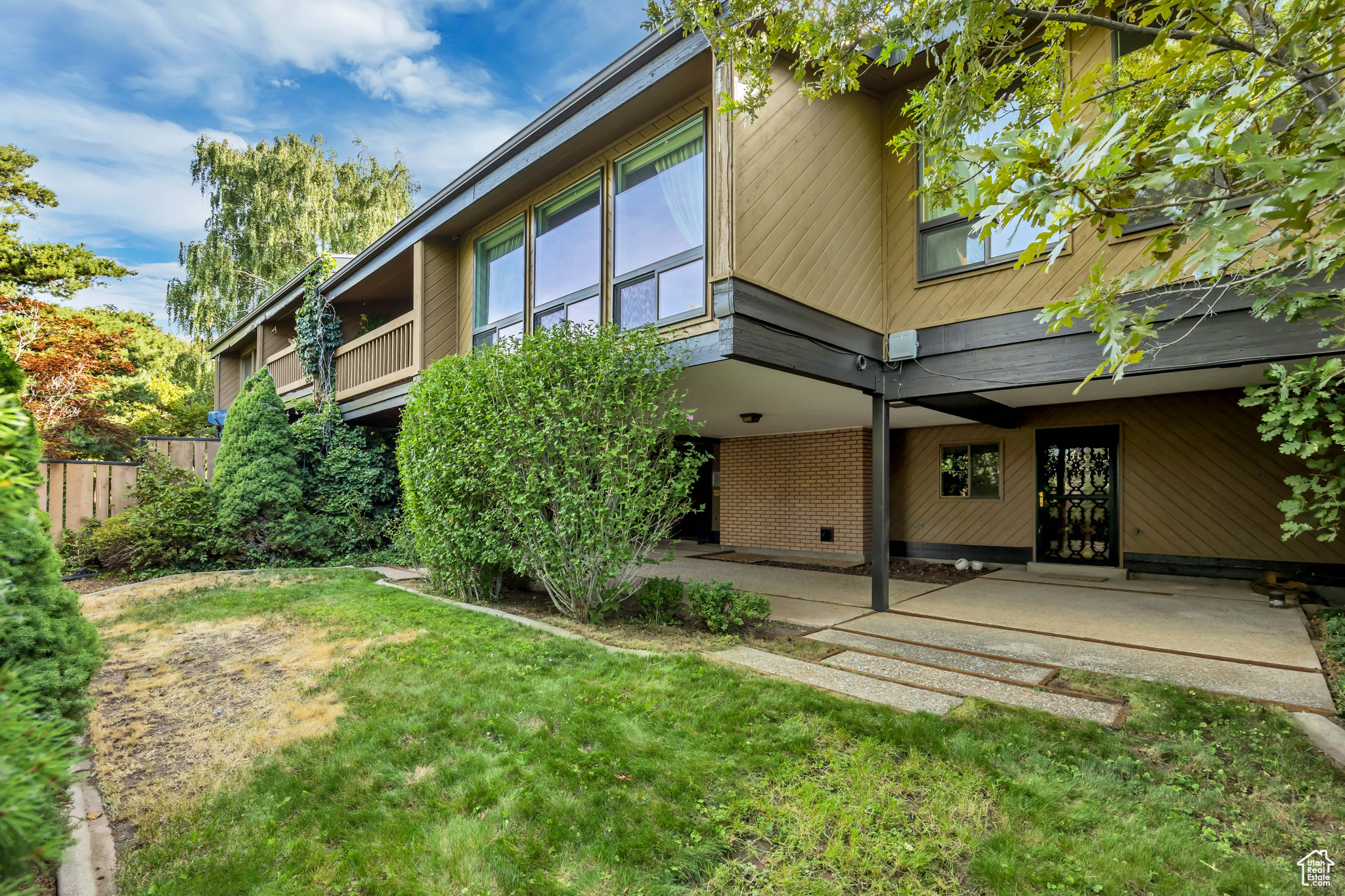 KNOLLWOOD CONDO PH 1 - Residential