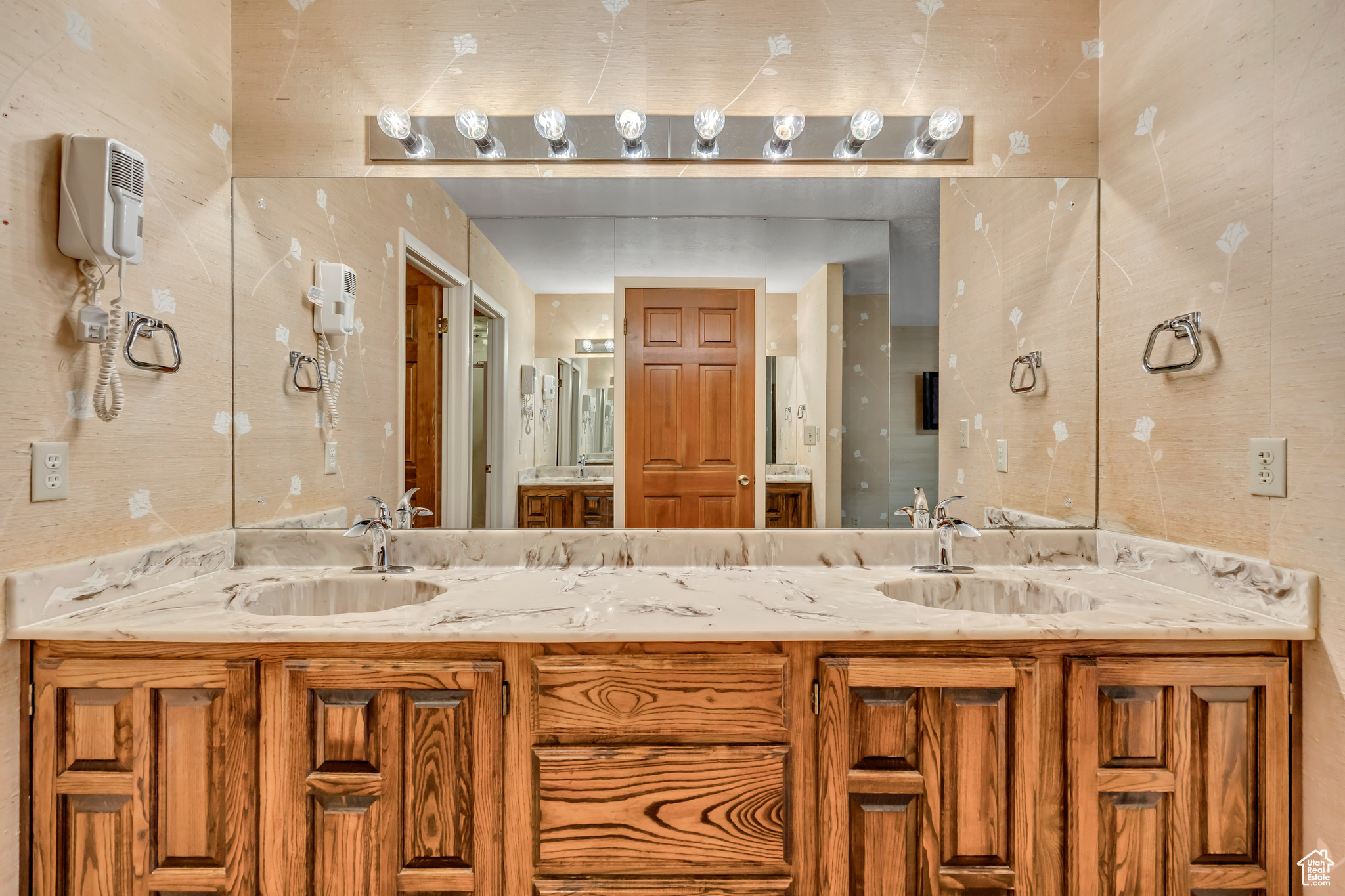 KNOLLWOOD CONDO PH 1 - Residential