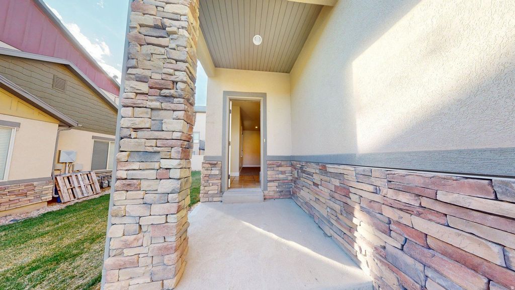 Photo of 1247 N BAYCREST DR, Saratoga Springs, UT 84045 (MLS # 2145969)