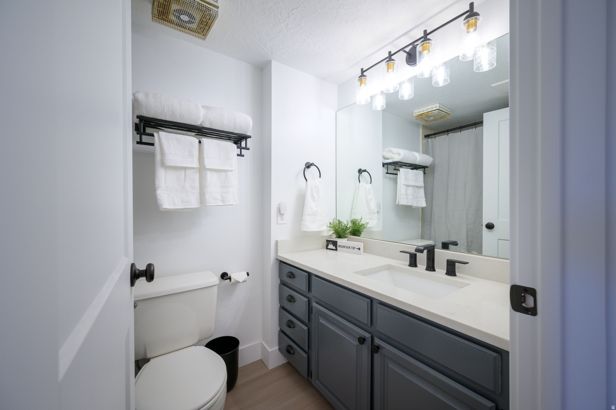 WOLF LODGE - Residential