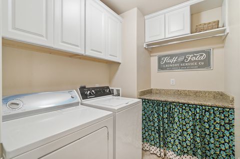 Tiny photo for 1025 N RUBY PL, Washington, UT 84780 (MLS # 2128601)